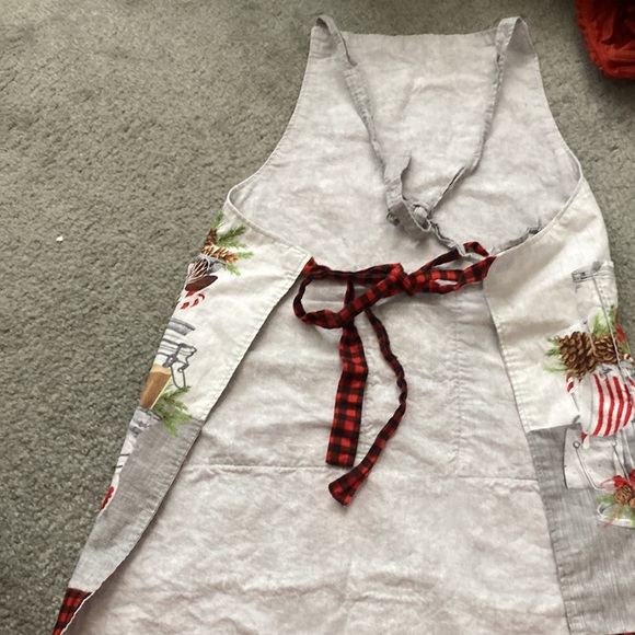 Christmas baking apron one size fits most great condition - Picture 5 of 5
